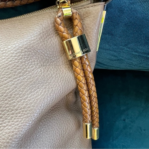 MICHAEL KORS COLLECTION
Skorpios Desert Tan Pebbled Leather Hobo
Bag $79… - Picture 4 of 16